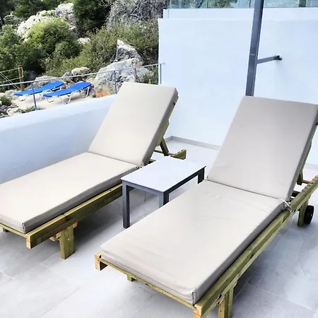 Villa M - With Private Pool And Yard *
